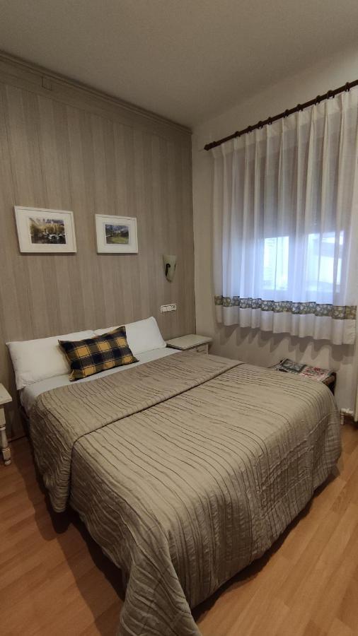Hostal Escartin Sabiñánigo Kültér fotó
