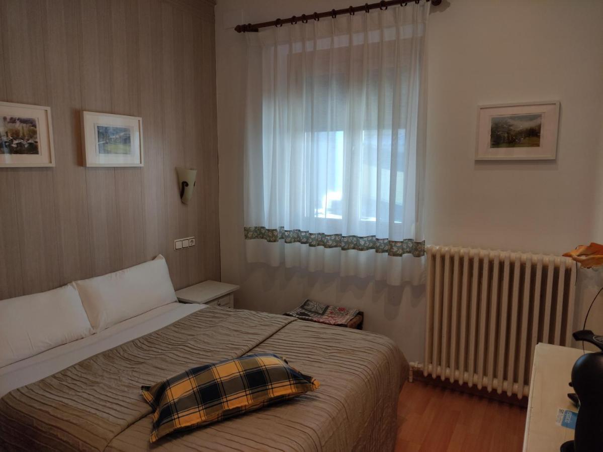 Hostal Escartin Sabiñánigo Kültér fotó