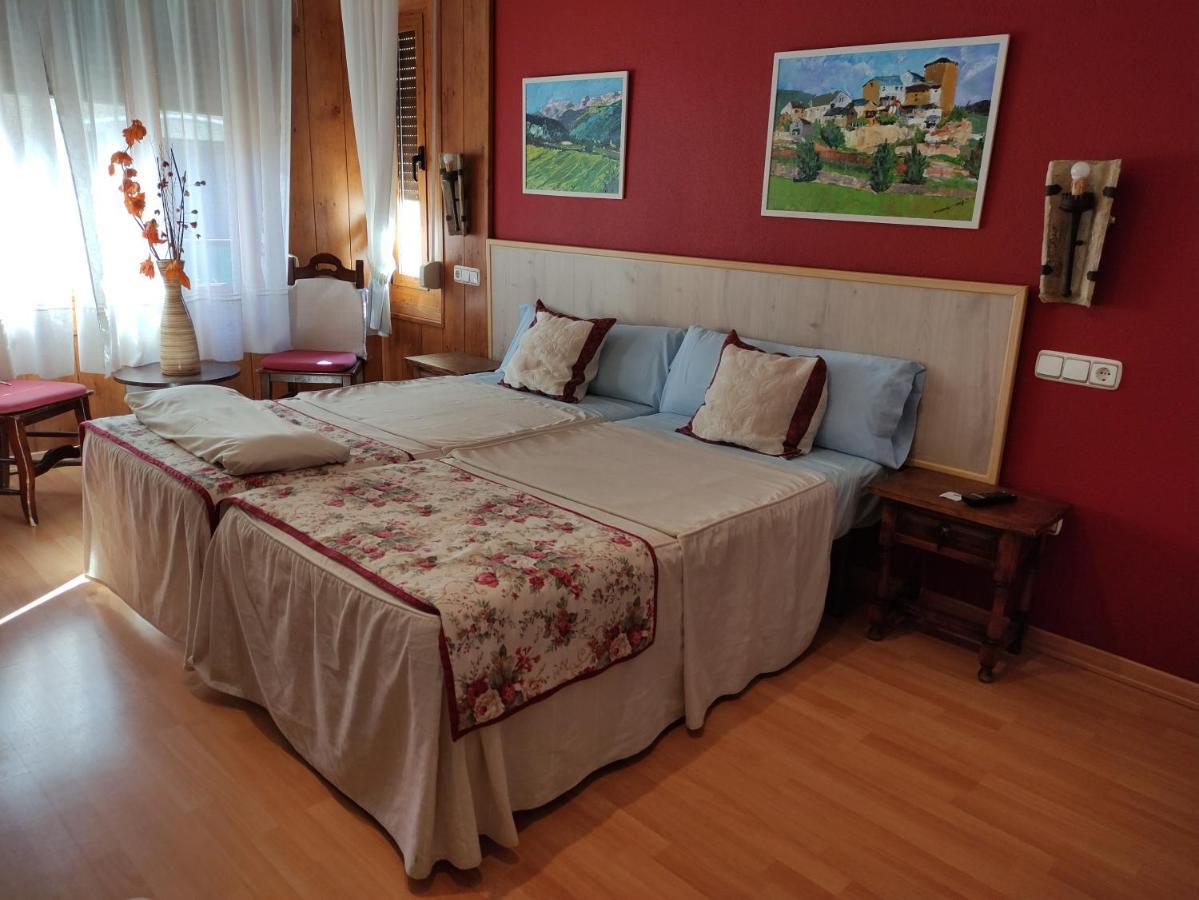 Hostal Escartin Sabiñánigo Kültér fotó